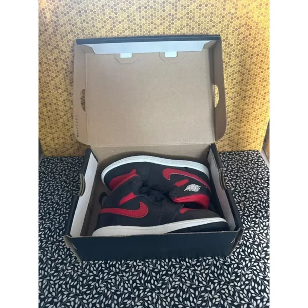 NIKE AIR JORDAN KIDS -SIZE ( 11C ) N